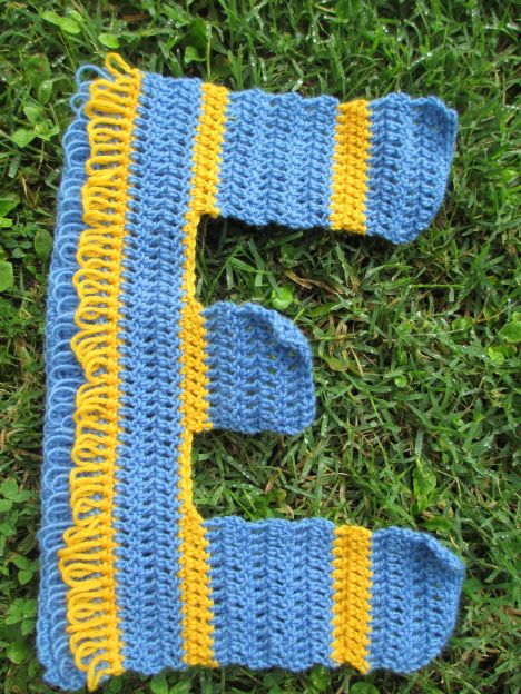Lettre crochet E2