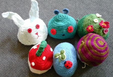 drôles de bouilles bonnets crochet yarn bombing